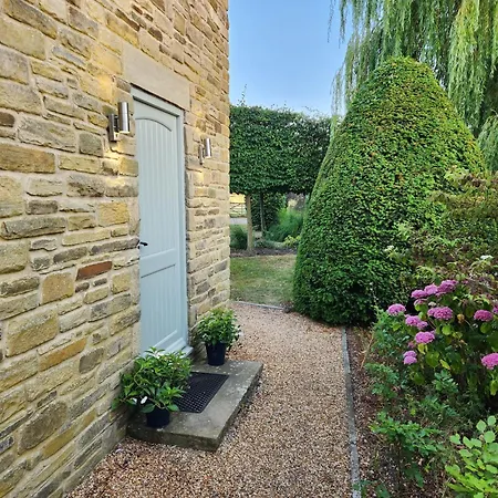 Sglyg - 1 Bed Holiday Cottage With Parking And Ev Snainton